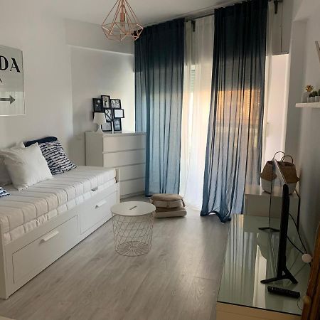 Acogedor Estudio En Primera Linea De Playa Benalmádena Exterior foto