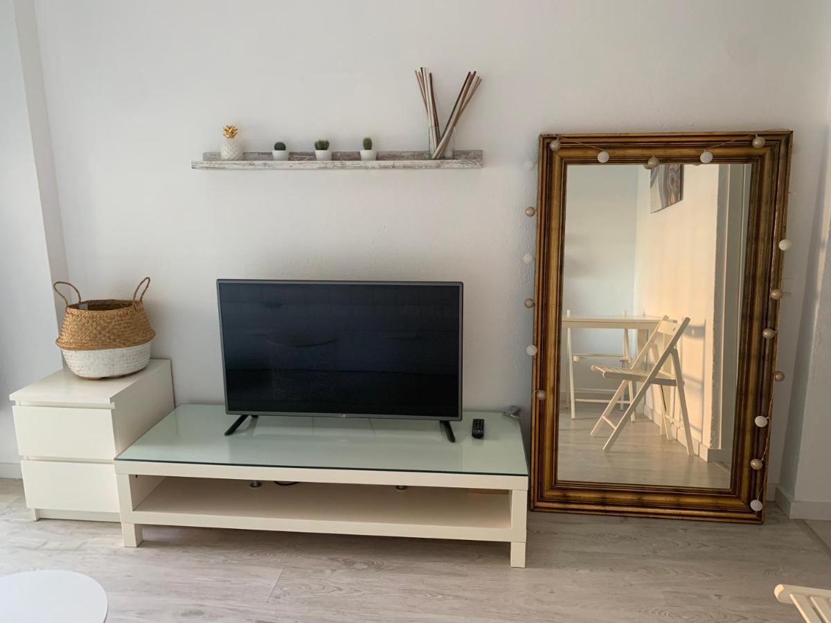 Acogedor Estudio En Primera Linea De Playa Benalmádena Exterior foto