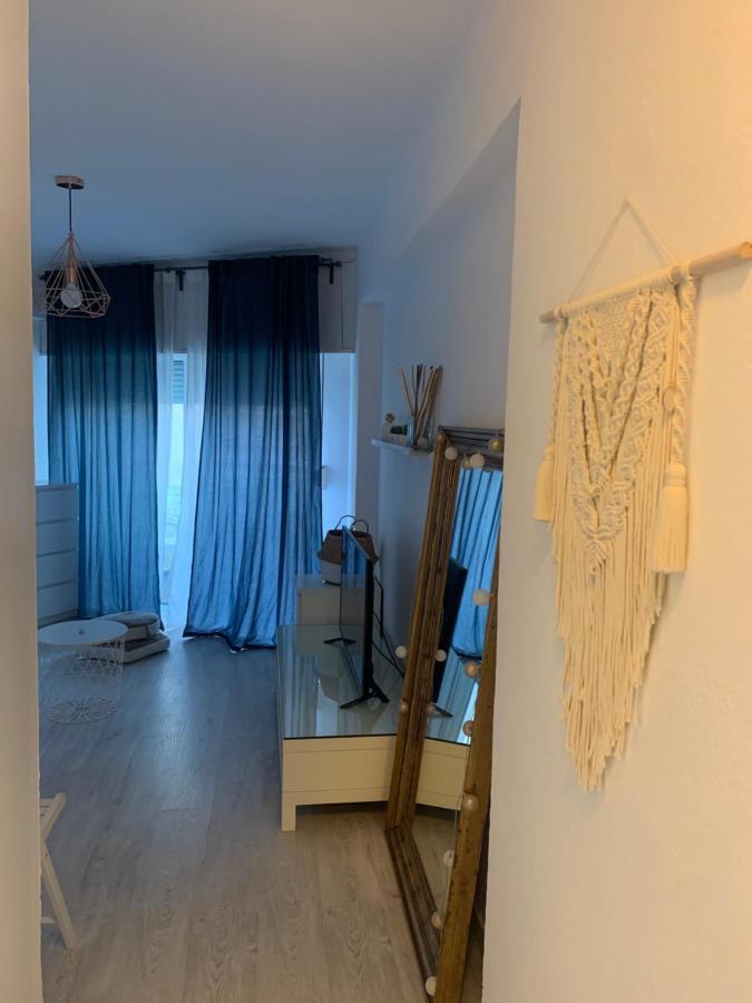 Acogedor Estudio En Primera Linea De Playa Benalmádena Exterior foto