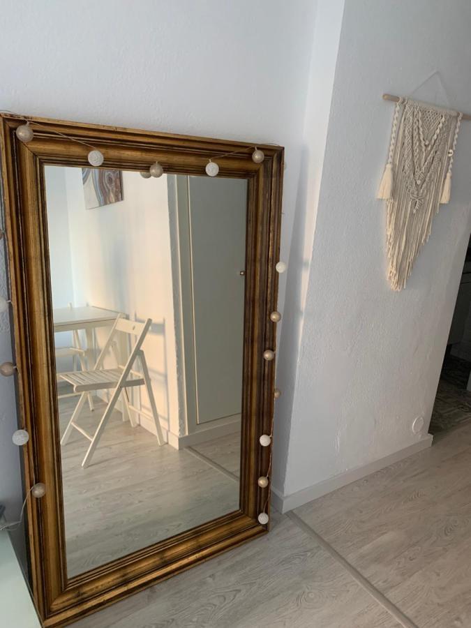 Acogedor Estudio En Primera Linea De Playa Benalmádena Exterior foto